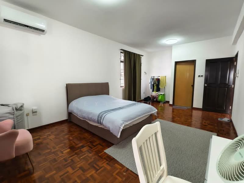 Semi-Detached House for Sale in Taman Johor Jaya (Johor Bahru) - Kexin Hua - Bedroom - PropertyGuru.com.my