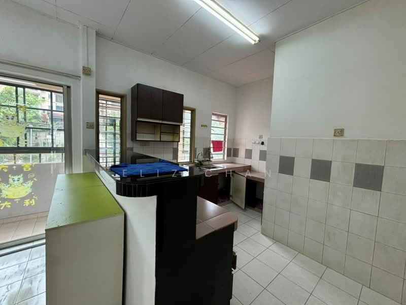 Townhouse for Rent in Batu Caves (Selangor) - Eliz Chan - Kitchen - PropertyGuru.com.my