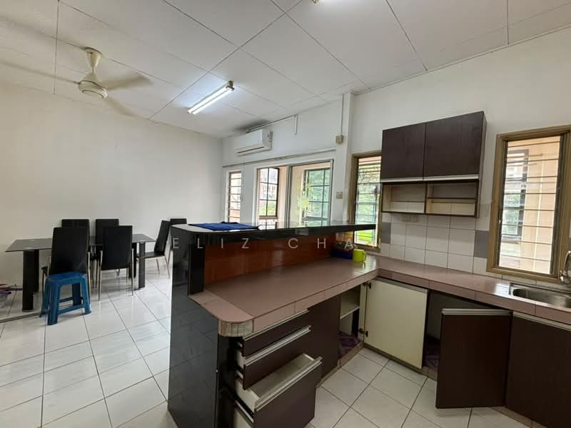 Townhouse for Rent in Batu Caves (Selangor) - Eliz Chan - Kitchen - PropertyGuru.com.my