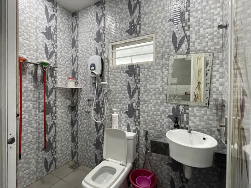 Rumah Teres 2 Tingkat untuk Dijual di Taman Cheras Idaman (Cheras) - CK Chong - Bathroom - PropertyGuru.com.my