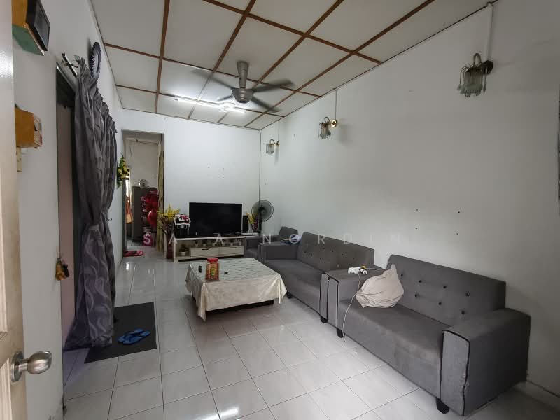 1-storey Terraced House for Sale in Desa Pinggiran Putra (Dengkil) - Sa'a Nordin - PropertyGuru.com.my