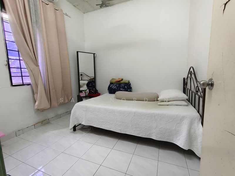 1-storey Terraced House for Sale in Desa Pinggiran Putra (Dengkil) - Sa'a Nordin - PropertyGuru.com.my