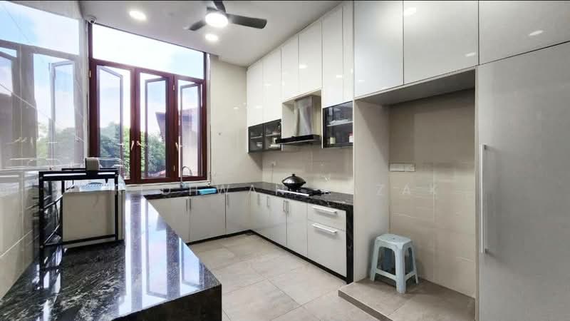 Rumah Banglo untuk Dijual di Sultan Abdul Aziz Shah Golf & Country Club (Shah Alam) - Ridhwan Razak - Kitchen - PropertyGuru.com.my