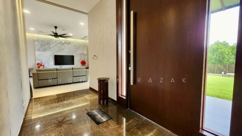 Rumah Banglo untuk Dijual di Sultan Abdul Aziz Shah Golf & Country Club (Shah Alam) - Ridhwan Razak - Living Room - PropertyGuru.com.my
