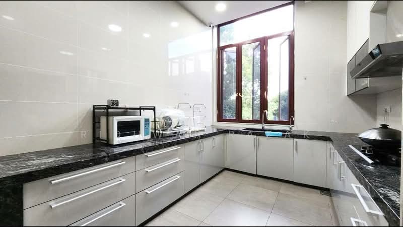Rumah Banglo untuk Dijual di Sultan Abdul Aziz Shah Golf & Country Club (Shah Alam) - Ridhwan Razak - Kitchen - PropertyGuru.com.my