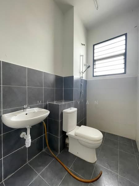 Rumah Teres 2 Tingkat untuk Disewa di Bandar Puncak Alam (Puncak Alam) - Mike Yan - Bathroom - PropertyGuru.com.my