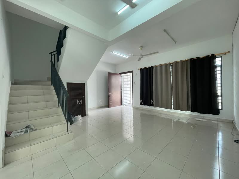 Rumah Teres 2 Tingkat untuk Disewa di Bandar Puncak Alam (Puncak Alam) - Mike Yan - Living Room - PropertyGuru.com.my