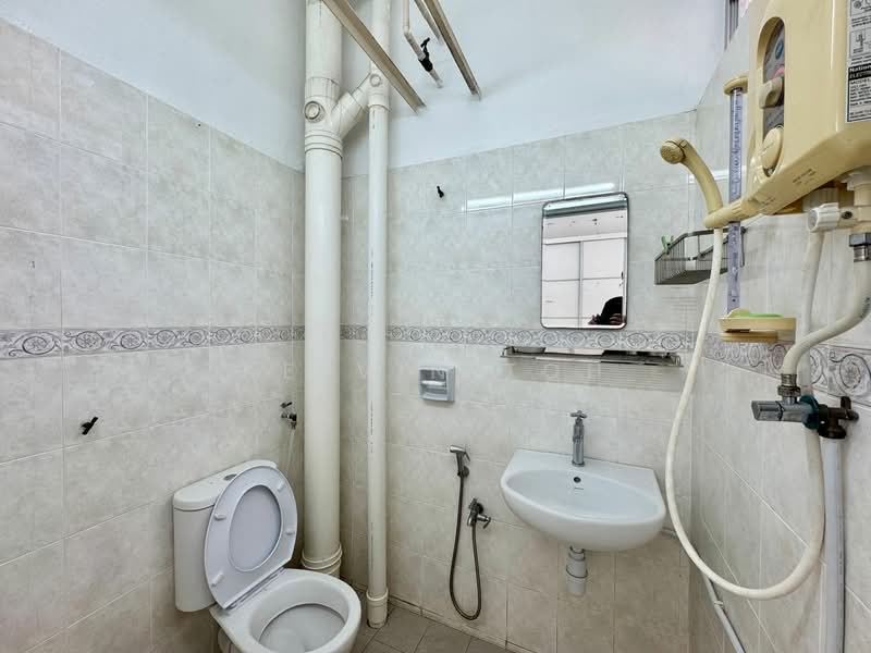 Rumah Flat untuk Disewa di Taman Terubong Jaya - Kelvin Toh - Bathroom - PropertyGuru.com.my