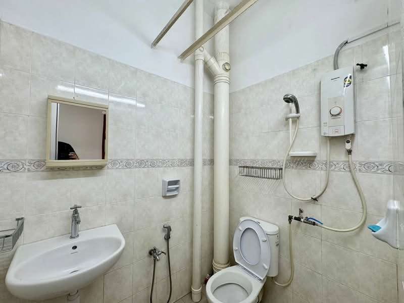 Rumah Flat untuk Disewa di Taman Terubong Jaya - Kelvin Toh - Bathroom - PropertyGuru.com.my