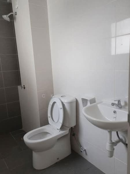 Rumah Teres 1.5-Tingkat untuk Disewa di Taman Akasia (Semenyih) - CK Law - Bathroom - PropertyGuru.com.my