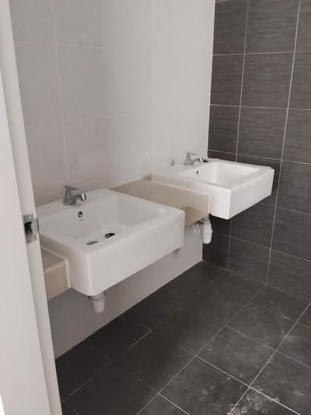 Rumah Teres 1.5-Tingkat untuk Disewa di Taman Akasia (Semenyih) - CK Law - Bathroom - PropertyGuru.com.my