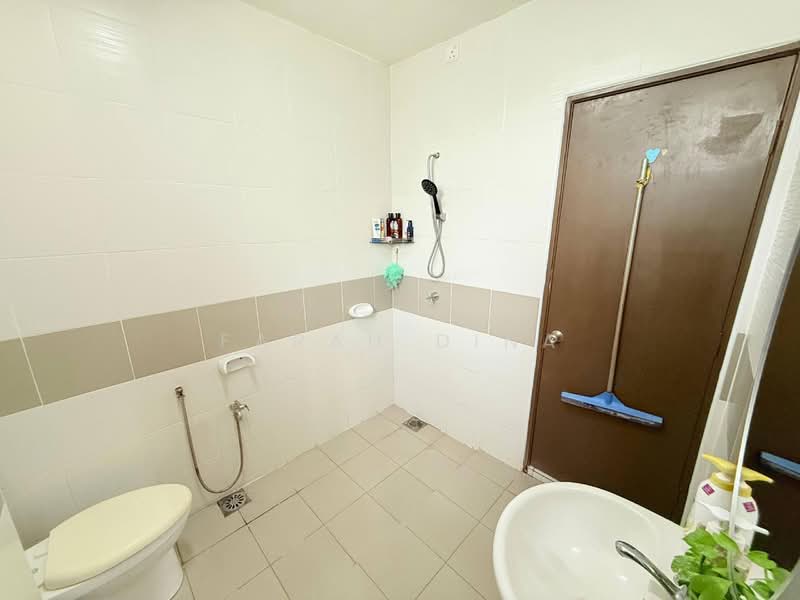 2-storey Terraced House for Sale in Kota Emerald (Rawang) - Farah Dina - Bathroom - PropertyGuru.com.my