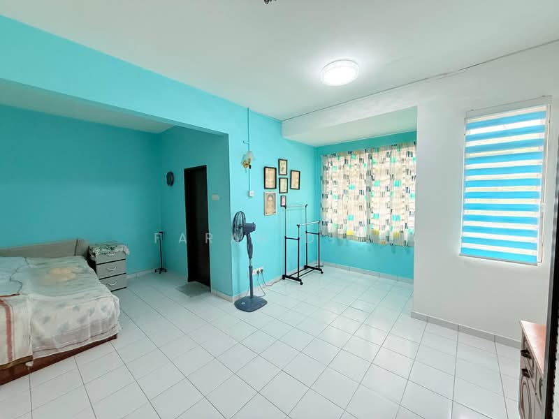 2-storey Terraced House for Sale in Kota Emerald (Rawang) - Farah Dina - Living Room - PropertyGuru.com.my