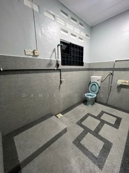 Rumah Teres 1 Tingkat untuk Dijual di Taman Pasir Putih (Pasir Gudang) - Daniel Yong - Bathroom - PropertyGuru.com.my