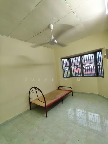 Rumah Flat untuk Disewa di Taman Subang Indah - Sujatha M - Bedroom - PropertyGuru.com.my