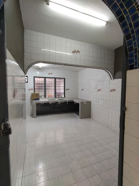 Rumah Flat untuk Disewa di Taman Subang Indah - Sujatha M - Kitchen - PropertyGuru.com.my