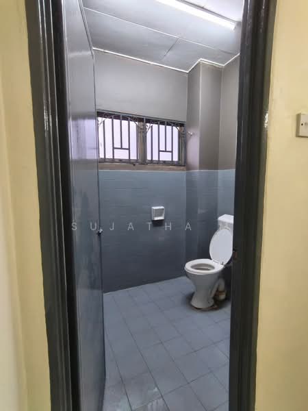 Rumah Flat untuk Disewa di Taman Subang Indah - Sujatha M - Bathroom - PropertyGuru.com.my