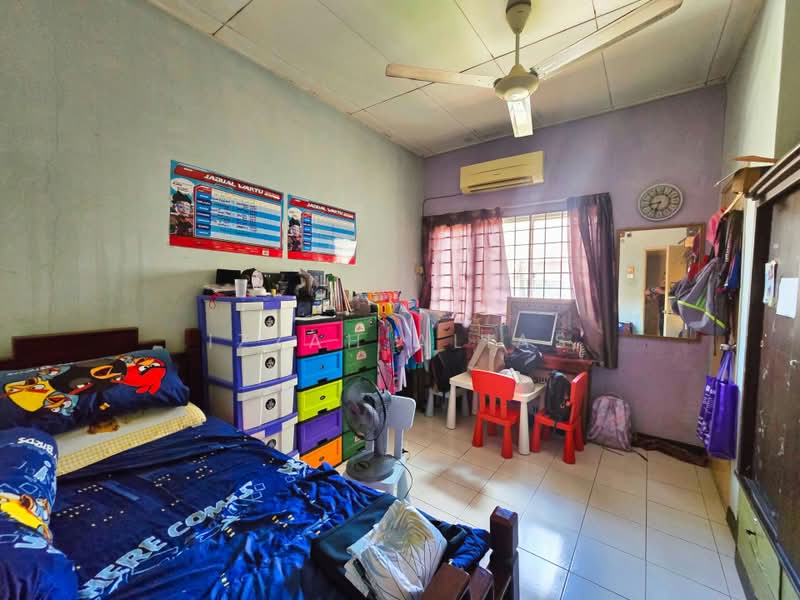 2-storey Terraced House for Sale in Desa Coalfields (Sungai Buloh) - Izzah Alias - Bedroom - PropertyGuru.com.my