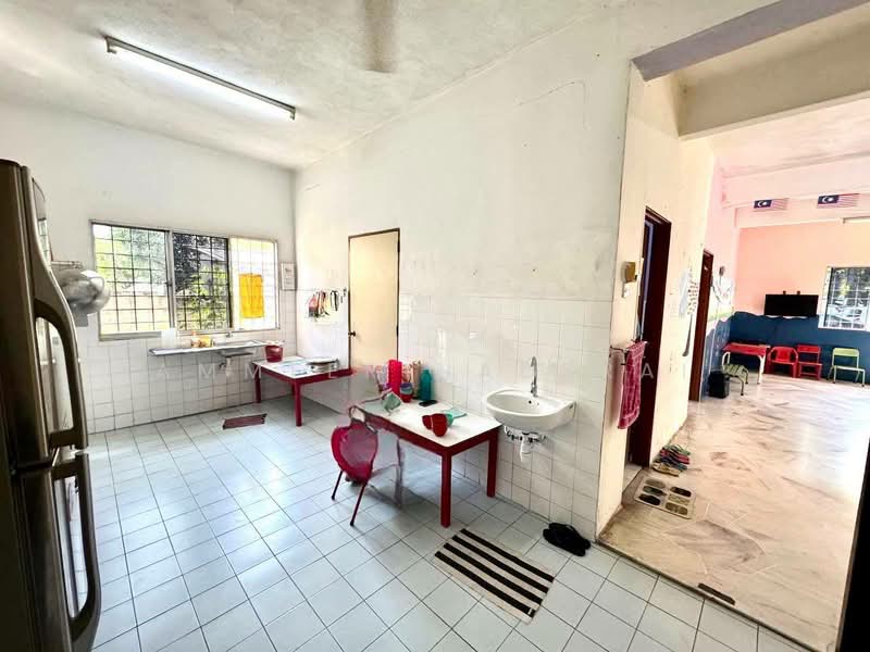 2-storey Terraced House for Sale in Taman Rakan (Kajang) - Ammeer Nadzrai - Kitchen - PropertyGuru.com.my