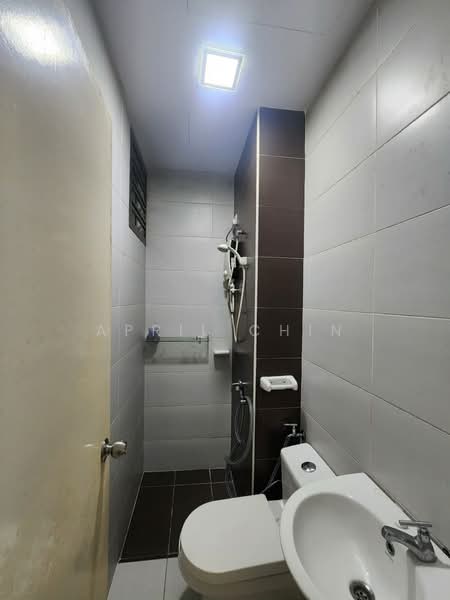 Pangsapuri untuk Disewa di Nusa Heights (Nusa Puncak) - April Chin - Bathroom - PropertyGuru.com.my