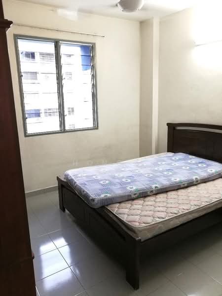 Pangsapuri untuk Dijual di Desa Green - Hong . - Bedroom - PropertyGuru.com.my