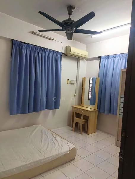 Pangsapuri untuk Dijual di Taman Seri Perak - Hong . - Bedroom - PropertyGuru.com.my