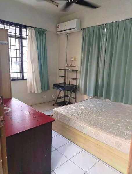 Pangsapuri untuk Dijual di Taman Seri Perak - Hong . - Bedroom - PropertyGuru.com.my