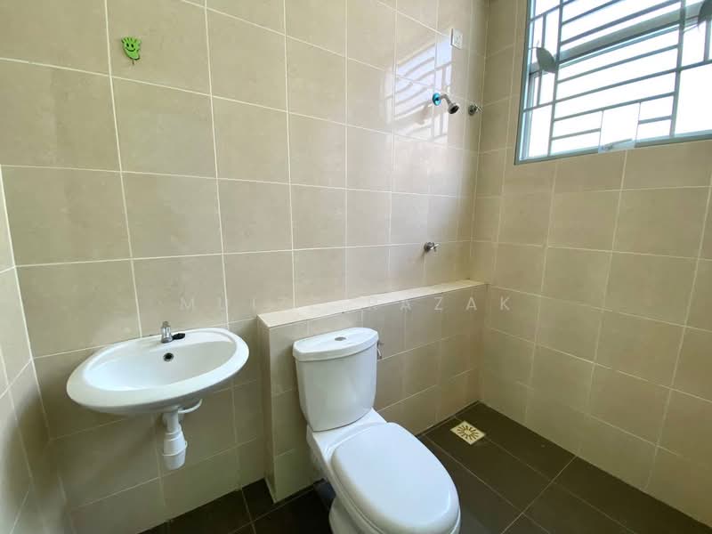 3-storey Terraced House for Sale in Taman Bangi Avenue (Bangi) - Muizz Razak - PropertyGuru.com.my