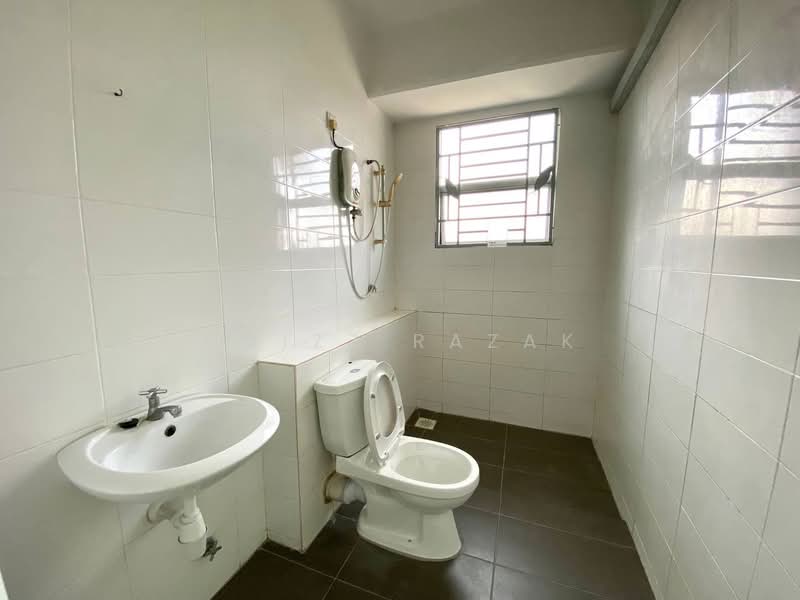 3-storey Terraced House for Sale in Taman Bangi Avenue (Bangi) - Muizz Razak - PropertyGuru.com.my