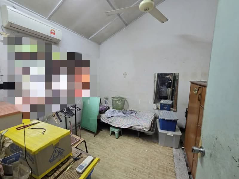 1-storey Terraced House for Sale in Kepong Baru (Kepong) - Kiing TW - Bedroom - PropertyGuru.com.my
