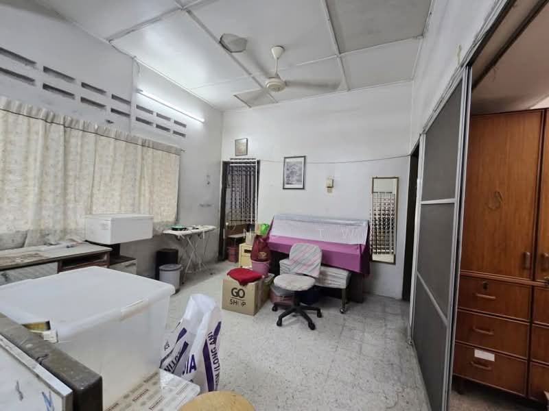 1-storey Terraced House for Sale in Kepong Baru (Kepong) - Kiing TW - Living Room - PropertyGuru.com.my