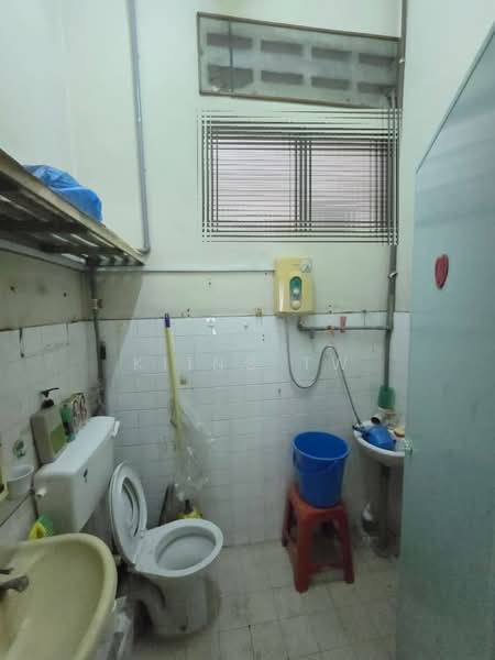 1-storey Terraced House for Sale in Kepong Baru (Kepong) - Kiing TW - Bathroom - PropertyGuru.com.my