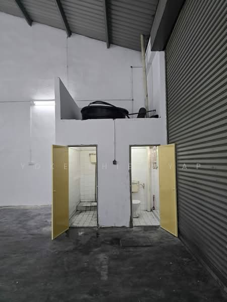 Terrace Factory for Rent in Kajang (Selangor) - Yoke Khiem Yap - Bathroom - PropertyGuru.com.my