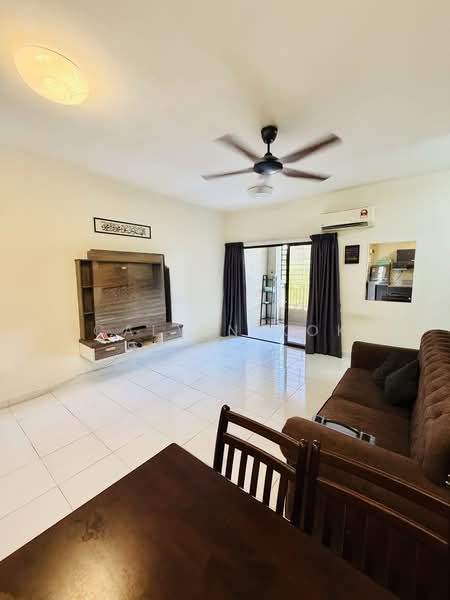 Pangsapuri untuk Disewa di Kristal Villa - Calvin Kok - Living Room - PropertyGuru.com.my