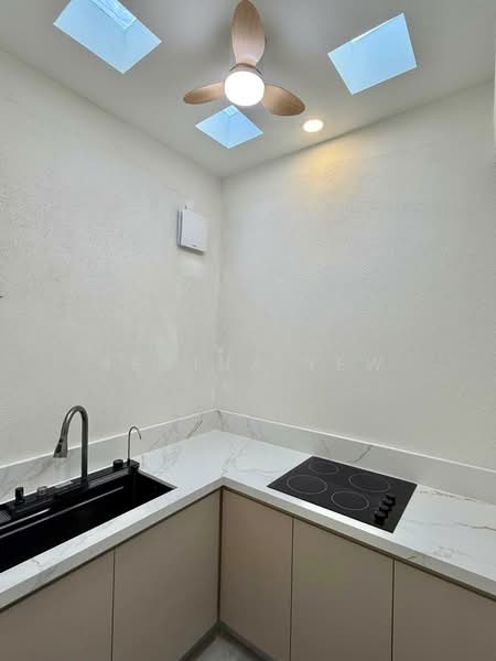 Terraced House for Rent in Taman Bukit Serdang (Seri Kembangan) - Regina Yew - Kitchen - PropertyGuru.com.my