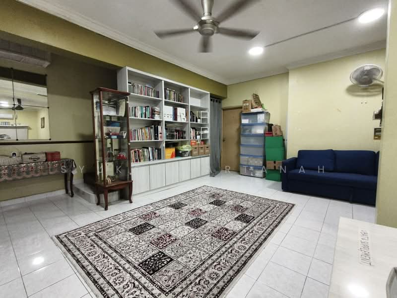 2-storey Terraced House for Sale in Puncak Alam (Selangor) - Syukor Hartanah - Living Room - PropertyGuru.com.my