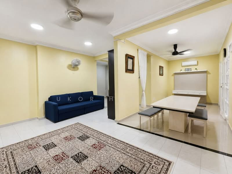 2-storey Terraced House for Sale in Puncak Alam (Selangor) - Syukor Hartanah - Living Room - PropertyGuru.com.my