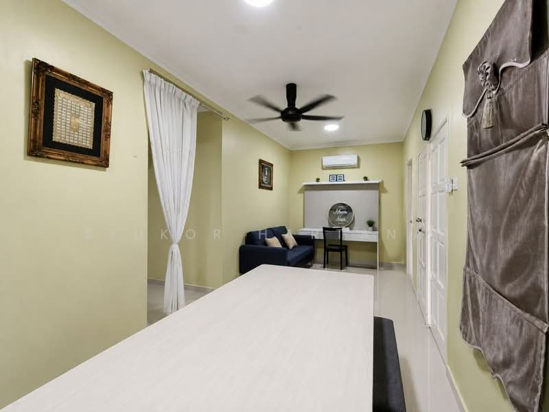 2-storey Terraced House for Sale in Puncak Alam (Selangor) - Syukor Hartanah - Living Room - PropertyGuru.com.my