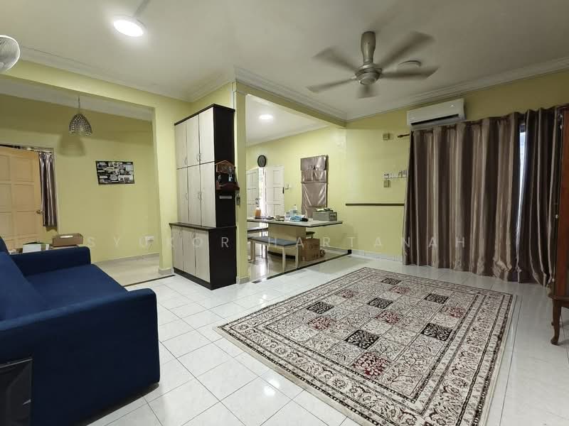 2-storey Terraced House for Sale in Puncak Alam (Selangor) - Syukor Hartanah - Living Room - PropertyGuru.com.my