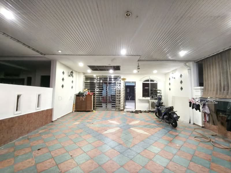 Rumah Teres 2 Tingkat untuk Dijual di Taman Universiti (Skudai) - Daniel Yong - Exterior - PropertyGuru.com.my