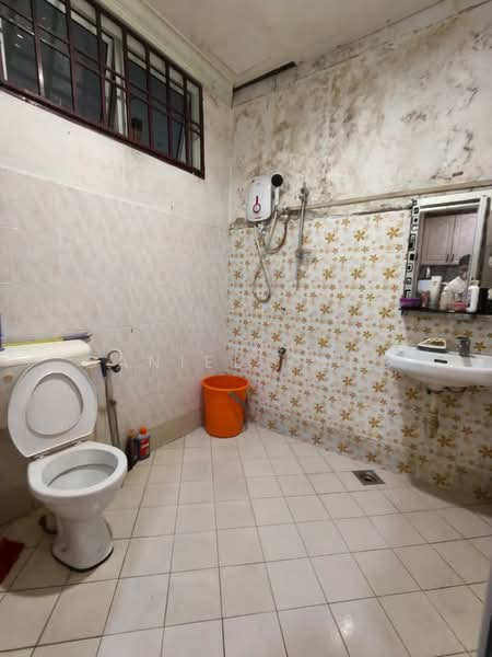 Rumah Teres 2 Tingkat untuk Dijual di Taman Universiti (Skudai) - Daniel Yong - Bathroom - PropertyGuru.com.my