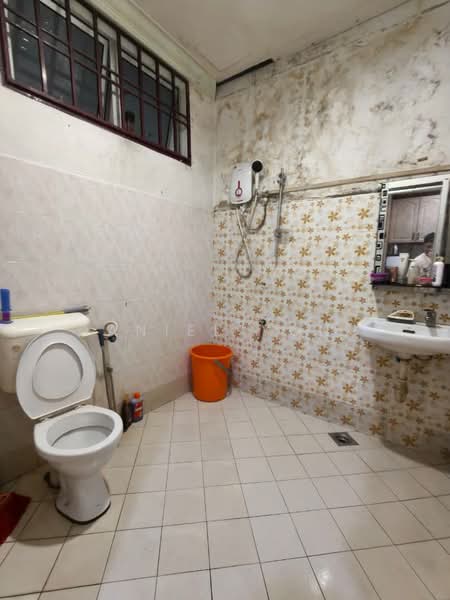 Rumah Teres 2 Tingkat untuk Dijual di Taman Universiti (Skudai) - Daniel Yong - Bathroom - PropertyGuru.com.my