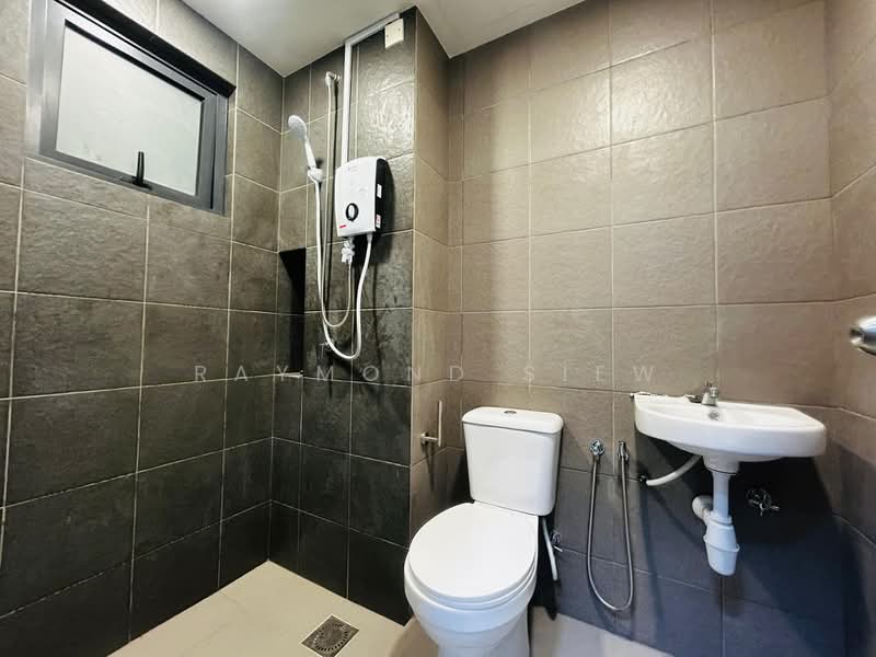 Kondominium untuk Disewa di Sky Awani Residensi 4 - Raymond Siew - Bathroom - PropertyGuru.com.my