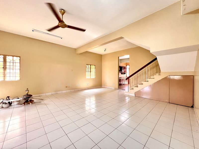 Rumah Teres untuk Dijual di Bandar Puteri Klang (Klang) - Ishak Ramli - Living Room - PropertyGuru.com.my