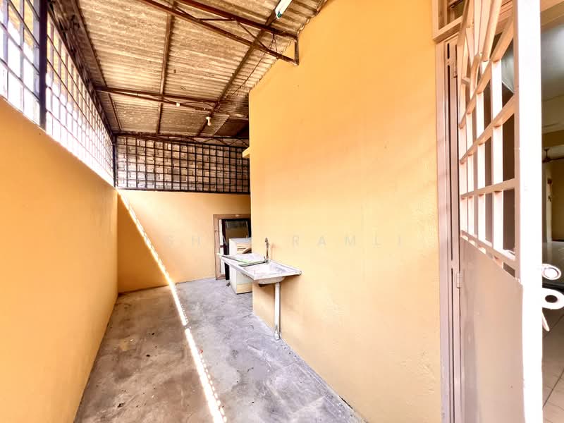 Rumah Teres untuk Dijual di Bandar Puteri Klang (Klang) - Ishak Ramli - Exterior - PropertyGuru.com.my