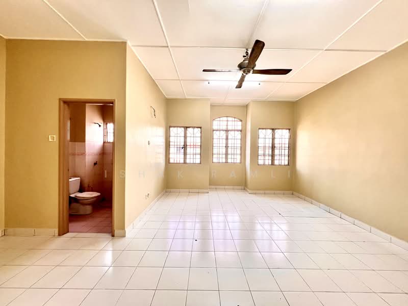 Rumah Teres untuk Dijual di Bandar Puteri Klang (Klang) - Ishak Ramli - Bathroom - PropertyGuru.com.my