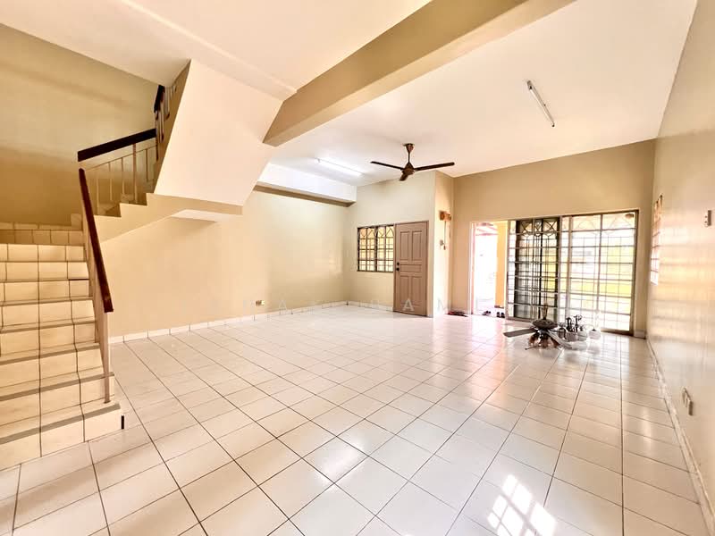 Rumah Teres untuk Dijual di Bandar Puteri Klang (Klang) - Ishak Ramli - Living Room - PropertyGuru.com.my