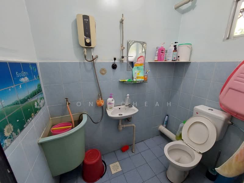Pangsapuri untuk Dijual di Sri Impian Apartment - Tony Cheah - Bathroom - PropertyGuru.com.my