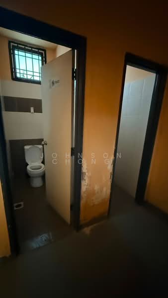 Kedai untuk Disewa di Taman Dato Onn (Johor Bahru) - Johnson Chong - Bathroom - PropertyGuru.com.my