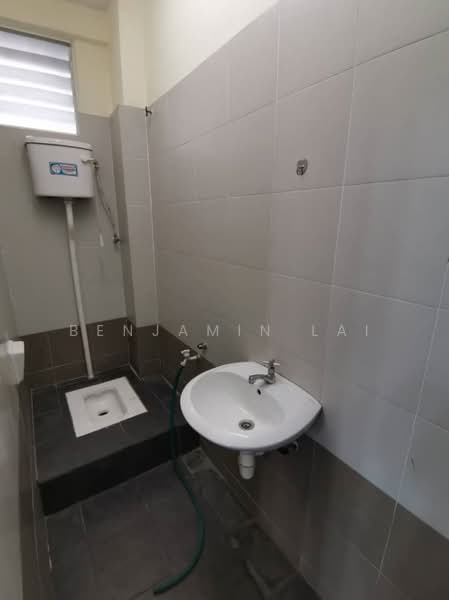 Semi-D Factory for Sale in Rawang (Selangor) - Benjamin Lai - Bathroom - PropertyGuru.com.my